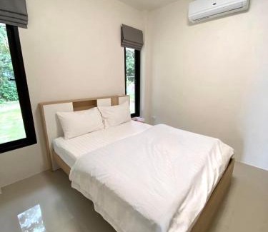 Chaloklum House | White Pearl 2BR Beachfront House Malibu Seaview