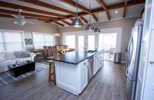 Alligator Point House | White Pelican - Beach-Front Home on Gulf-to-Bay Lot