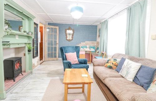 Irstead House | White Rabbit, Cross Lane