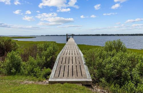 Morehead City House | White Rock home