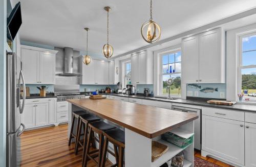 Morehead City House | White Rock home