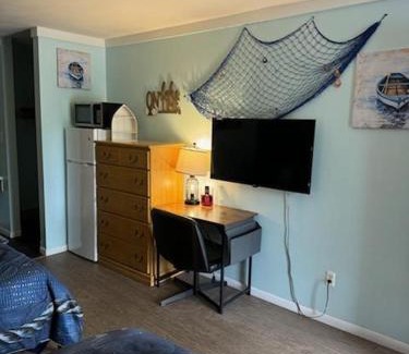 Centerville Hotel | White's Motel & Sports Lounge