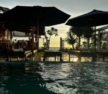 Hikkaduwa House | White Sand Villa - Beach front