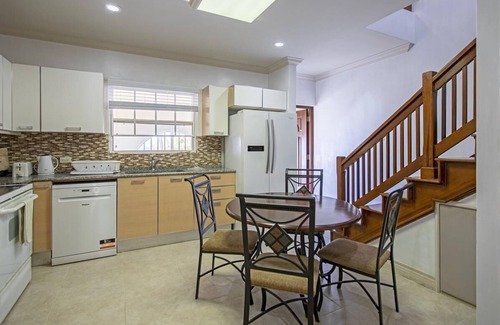 Douglas Apartment | White Sands G4 - Beachfront