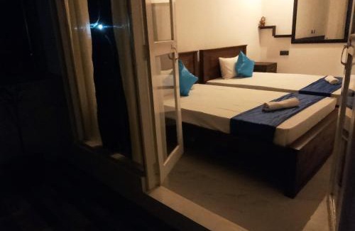 Ambalangoda Apartment | White Sky