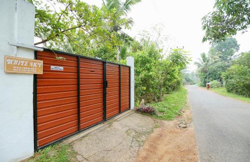Ambalangoda Apartment | White Sky