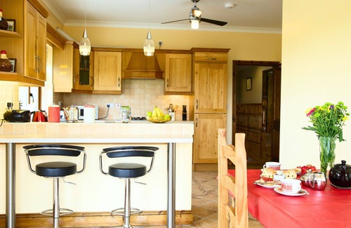 Clifden House | White Thorn House situated on the famous Bog Road