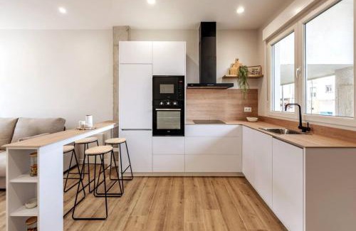 O Pedrouzo Apartment | White Tree by Arca Jazmin
