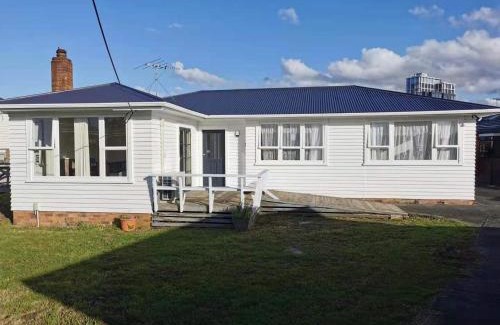 Henderson Villa | White weather board house