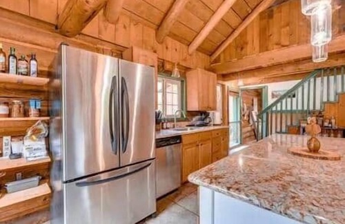 Lime Kiln Cabin | Whitehorse Mountain Retreat - Hot tub - Fireplace