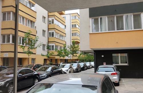Popesti-Leordeni Apartment | WhiteHouse