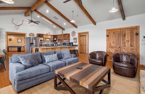 San Marcos House | Whitetail Oaks - Charming Farmhouse on 34 Private Acres w/Private Pool