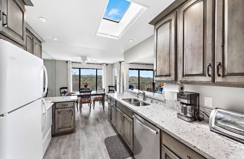 San Clemente Condo | Whitewater Ocean View 2 Bedroom, 2 Bath, Steps to Beach - Parkview #203