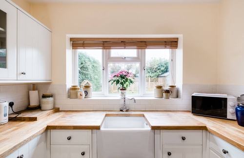 Swalecliffe House | Whitstable's Beachcombers, sleeps 10, Dog friendly