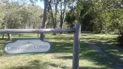 Airlie Beach House | Whitsunday Heritage Cane Cutters Cottage