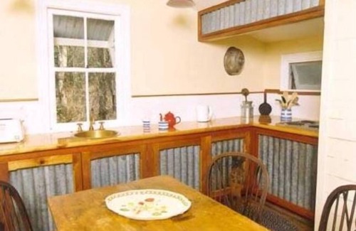Airlie Beach House | Whitsunday Heritage Cutters Cottage