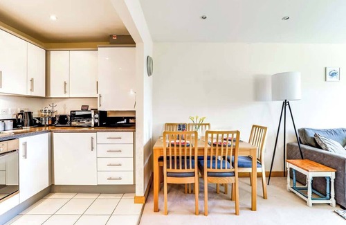 Ware Apartment | Whole 2 Bed Flat - Contractors, Families & More