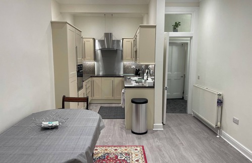 Bonnybridge House | Whole Victorian terrace house 2BR -4 guest