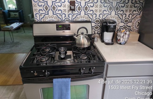 Noble Square Apartment | Wicker Park 2Bdrm Near Downtown & Salt Shed Weekend Special 219.00 Sept 8-10