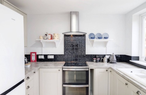 Ford Cottage | Wicks Farm Cottage - Ford Arundel - sleeps 6 guests in 3 bedrooms