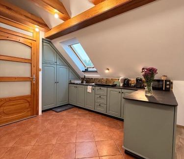 Miszewko Apartment | Widokowo - Apartament z tarasem i ogródkiem