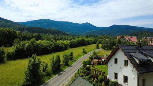 Karpacz Ski Chalet | Widokowo - Domki z widokiem na Śnieżkę z Jacuzzi i Sauną