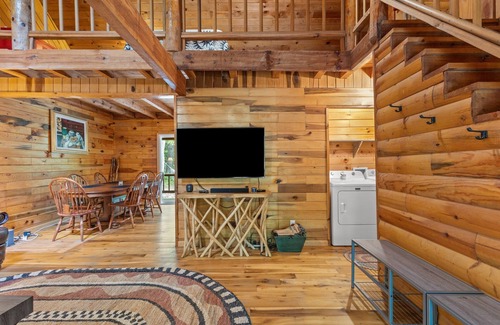 Rogers Cabin | WiFi & Adventure - Large Family Cabin - The Road's End - Red River Gorge, Kentucky!