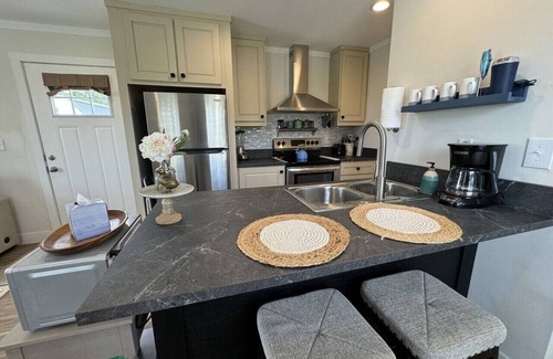 Hazel Green Apartment | WiFi, Firepit, Fishing Pond - FarmView