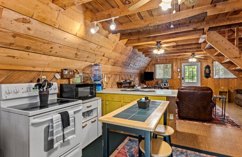 Wellington Cabin | WiFi - Small Family Cabin - Sugar Shack - Cave Run Lake OR Red River Gorge, Kentucky!