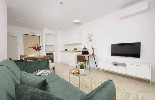 Wlochy Apartment | Wiktoryn 6 | Charming Apartment | WiFi