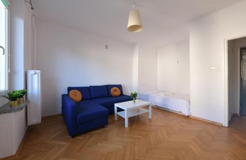 Srodmiescie Południowe Apartment | Wilcza 3 - Apartament dla 4 osób - 260m do Ambasady USA - Duży balkon od strony dziedzińca - Wifi - Good Apartments