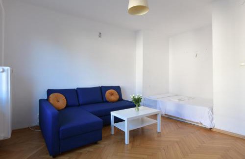 Srodmiescie Południowe Apartment | Wilcza 3 - Apartament dla 4 osób - 260m do Ambasady USA - Duży balkon od strony dziedzińca - Wifi - Good Apartments