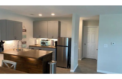 Thackerville Cottage | WILD CARD SUITE: Unit B. Casino Retreat & Pickleball court