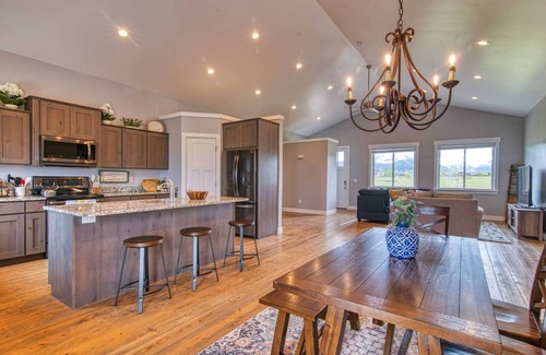 Driggs House | Wild Cat Cabin ⁓ Hot Tub ⁓ Teton Views ⁓ Foosball ⁓ Near Grand Targhee Resort