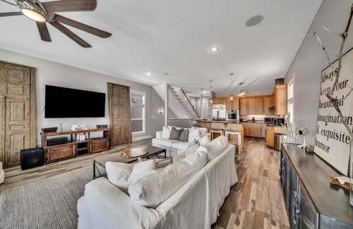 Bel Air House | Wild Herron-Boaters Paradise! Boat dock, Beach Views Private Pool. 4 BR home.