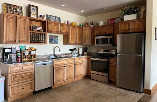 Emigrant House | Wild Rose River Level Apartment With Private Acre Pond