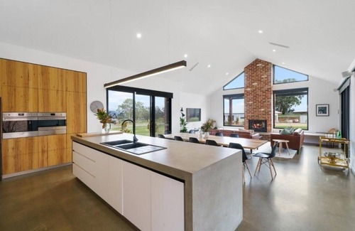 Mansfield House | Wild Wombat, Mansfield, Australia