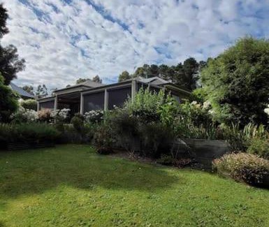 Ballarat East Apartment | Wildlife Park at your door!