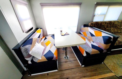 Dover House | Wildwood Camper De Sleeps 6-7,