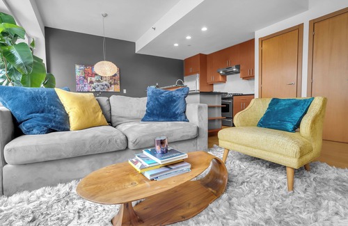 Firms Condo | Williamsburg, waterfront 2-bedroom condo with AC, WiFi