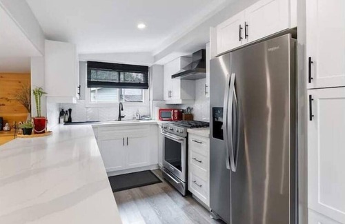 Selkirk Cottage | Willow by the Lake