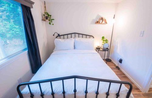 Port Angeles East Apartment | Willow Corner cozy modern tiny home