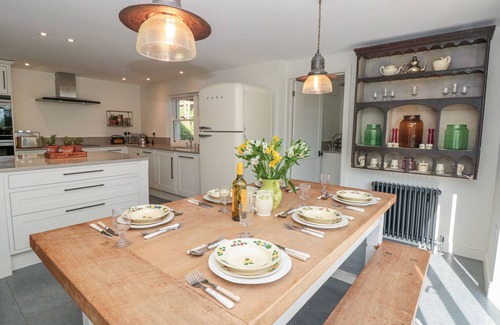 Dartmouth House | WILLOW COTTAGE, family friendly, luxury holiday cottage in Dartmouth