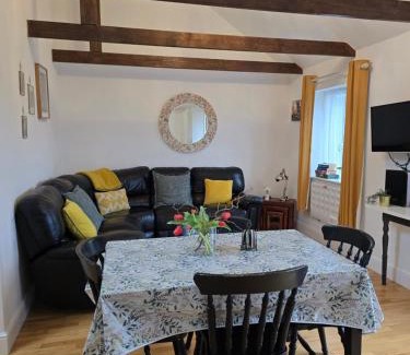 Harrietsham House | Willow Cottage in idyllic location