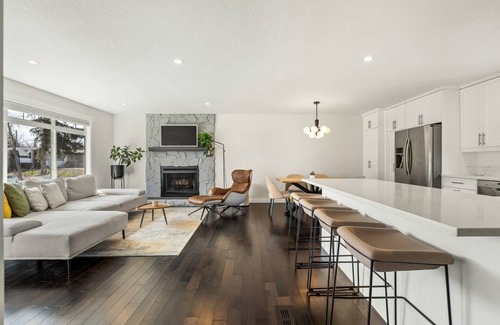 Willow Park House | Willow Dreams: Elegant 3-Bedroom Home near Shops