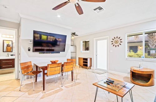 Wilton Manors Apartment | Wilton Manors 2BR Charm! Walk to the Drive