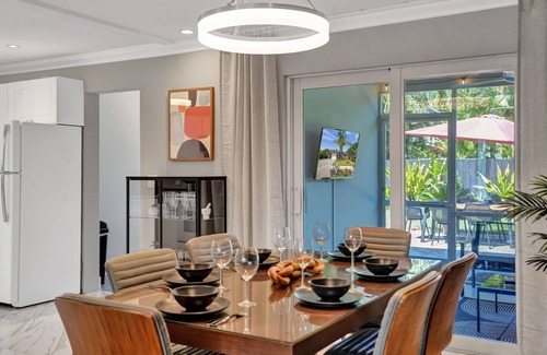 Oakland Park House | Wiltons Garden Getaway. Walk to Wilton Dr. BBQ