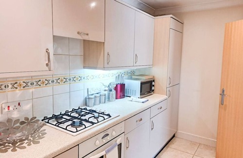 Wimbledon Apartment | Wimbledon Apartment Is a Fantastic 1 Bedroom Apartment in the centre of Wimbledon with free parking!