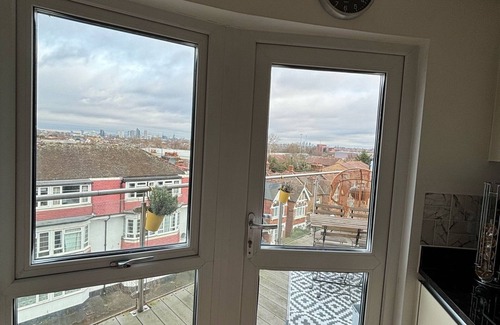 Wimbledon Park Apartment | Wimbledon Park, Spacious 1 Bed, With Large Balcony