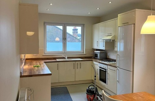 Wimbledon Park Apartment | Wimbledon Tennis flat between town and the Village
